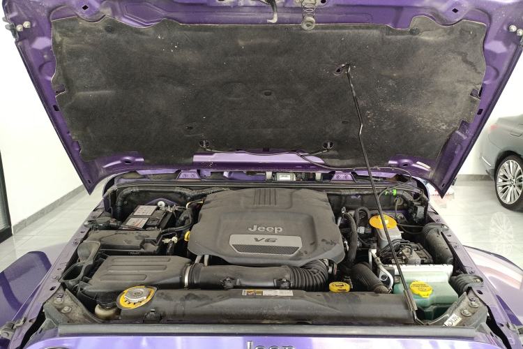 Used Jeep Wrangler 2017 3.0L Sahara Four-Door Comfort Edition Engine Bay