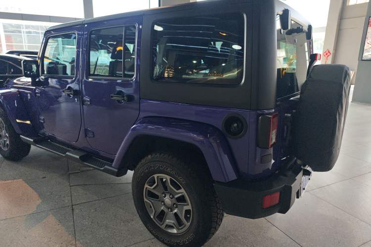 Used Jeep Wrangler 2017 3.0L Sahara Four-Door Comfort Edition Exterior 5