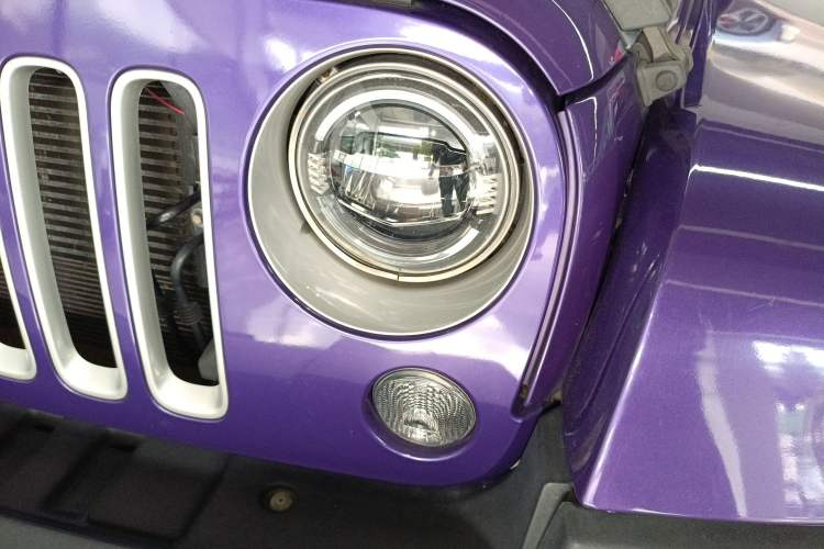 Used Jeep Wrangler 2017 3.0L Sahara Four-Door Comfort Edition Left Front Headlight