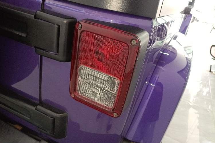 Used Jeep Wrangler 2017 3.0L Sahara Four-Door Comfort Edition Right Rear Taillight