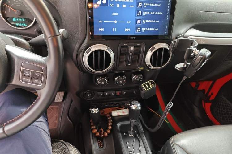 Used Jeep Wrangler 2017 3.0L Sahara Four-Door Comfort Edition Audio And AC Panel