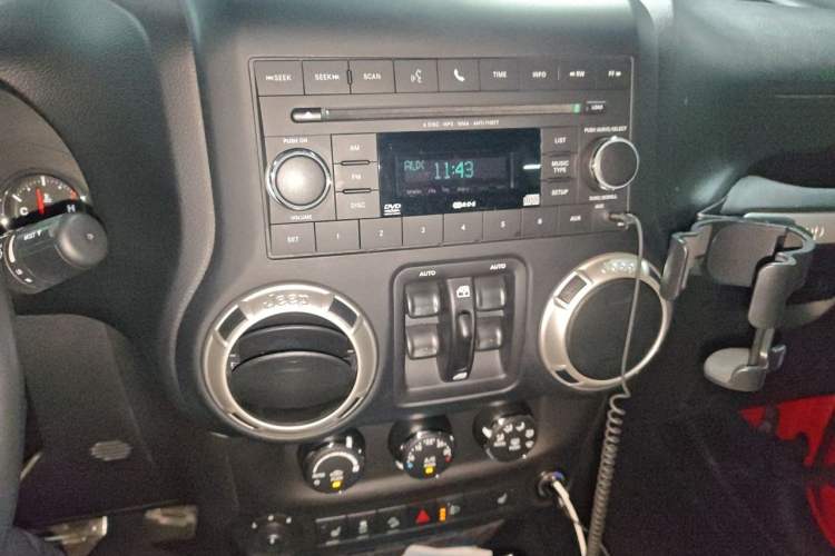 Used Jeep Wrangler 2017 3.0L Sahara Four-Door Comfort Edition Audio And AC Panel