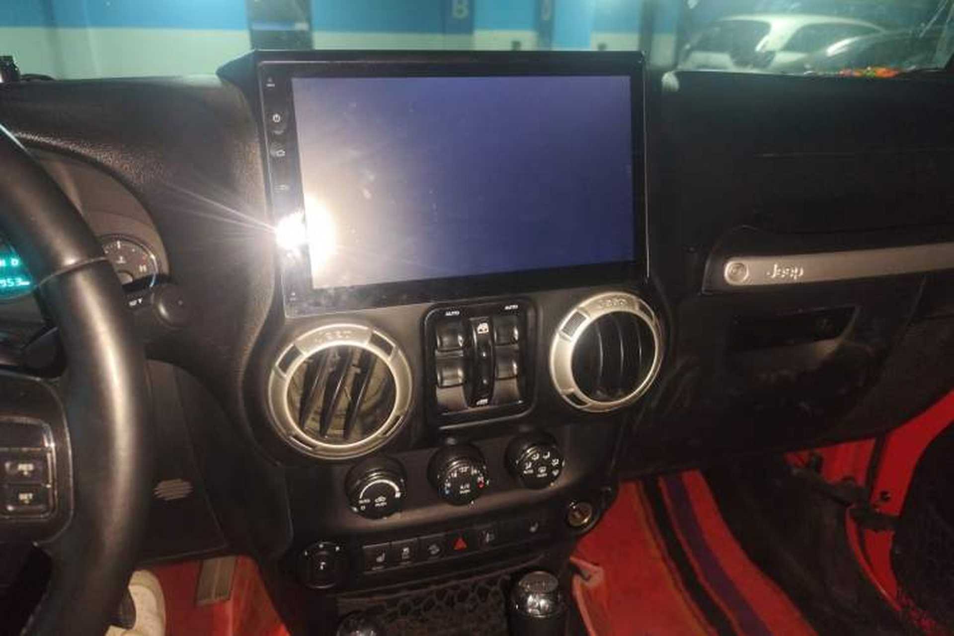 Used Jeep Wrangler 2017 3.0L Sahara Four-Door Comfort Edition Audio And AC Panel