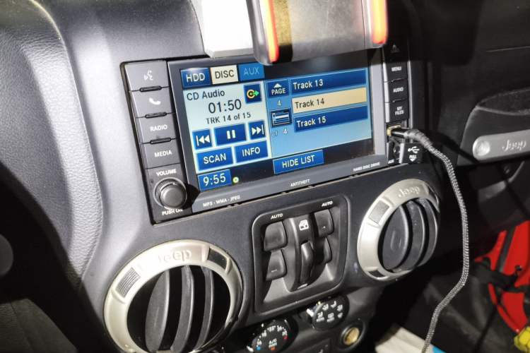 Used Jeep Wrangler 2017 3.6L Rubicon Four-Door Comfort Edition Audio And AC Panel