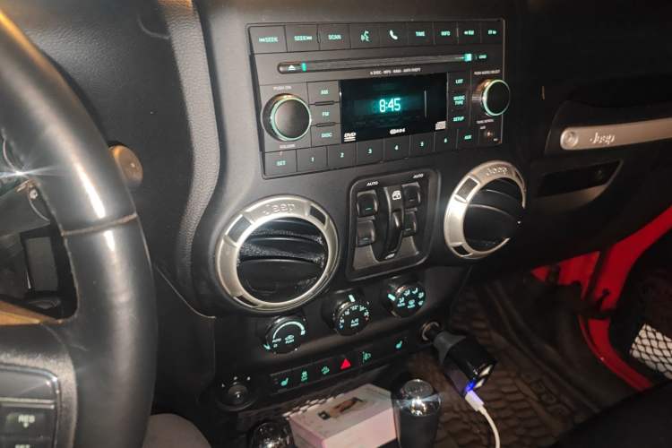Used Jeep Wrangler 2017 3.0L Sahara Four-Door Comfort Edition Audio And AC Panel