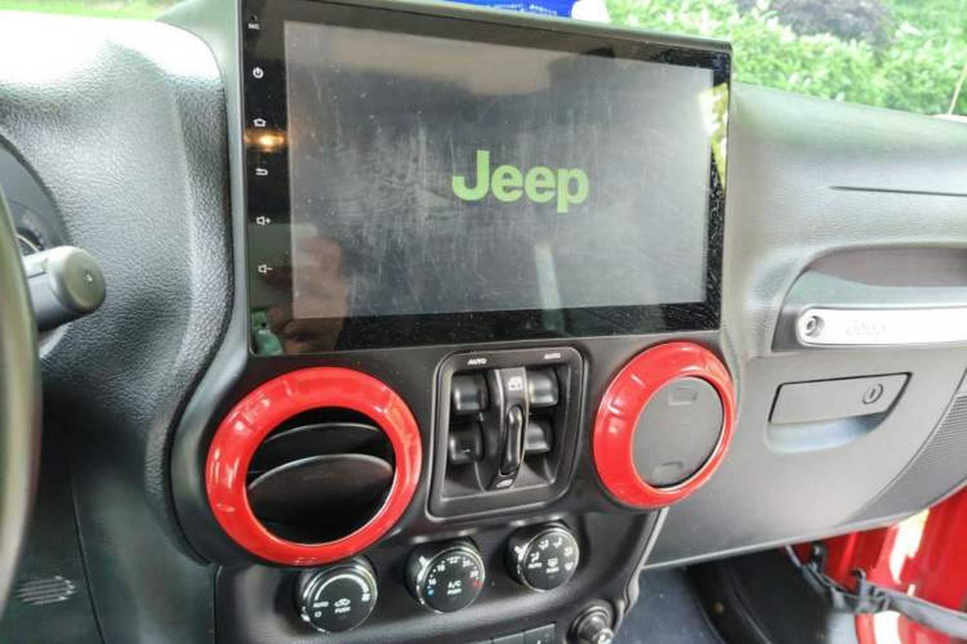 Used Jeep Wrangler 2017 3.0L Sahara Four-Door Comfort Edition Audio And AC Panel