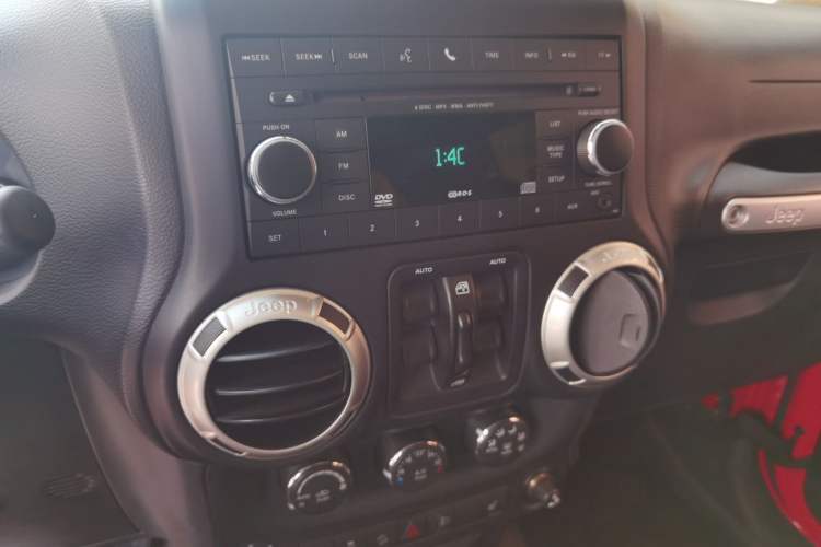 Used Jeep Wrangler 2017 3.0L Sahara Four-Door Comfort Edition Audio And AC Panel