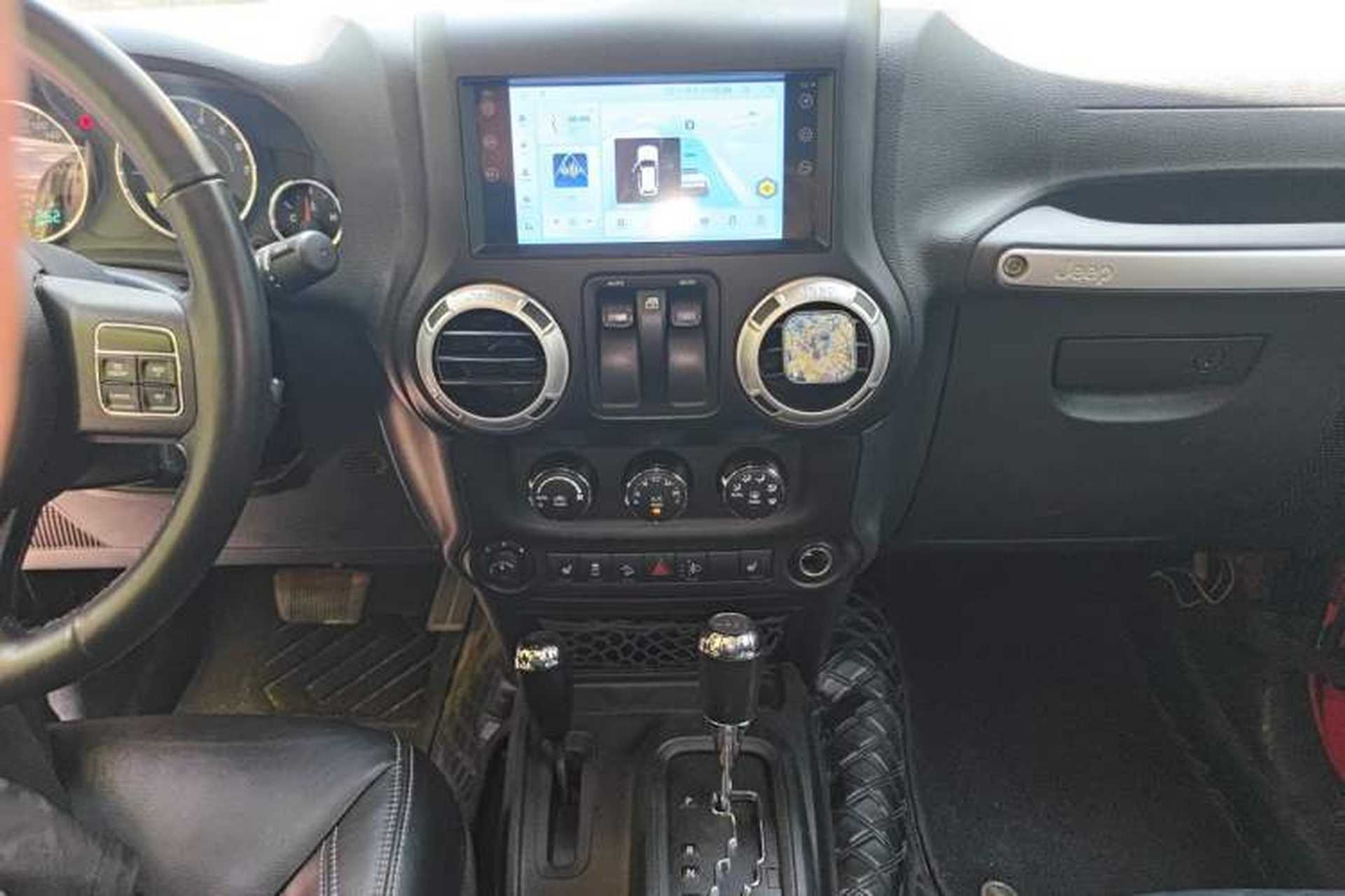 Used Jeep Wrangler 2017 3.6L Rubicon Two-Door Comfort Edition Audio And AC Panel