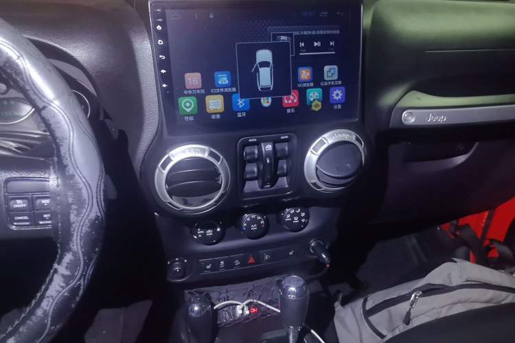 Used Jeep Wrangler 2017 3.0L Sahara Four-Door Comfort Edition Audio And AC Panel