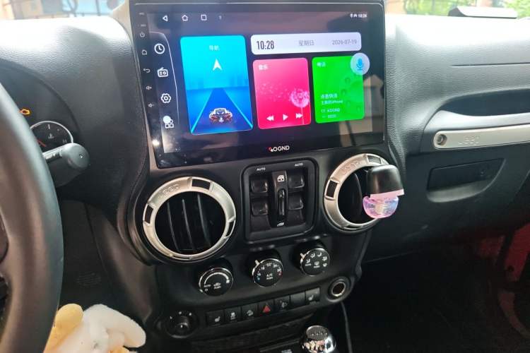 Used Jeep Wrangler 2017 3.0L Sahara Four-Door Comfort Edition Audio And AC Panel
