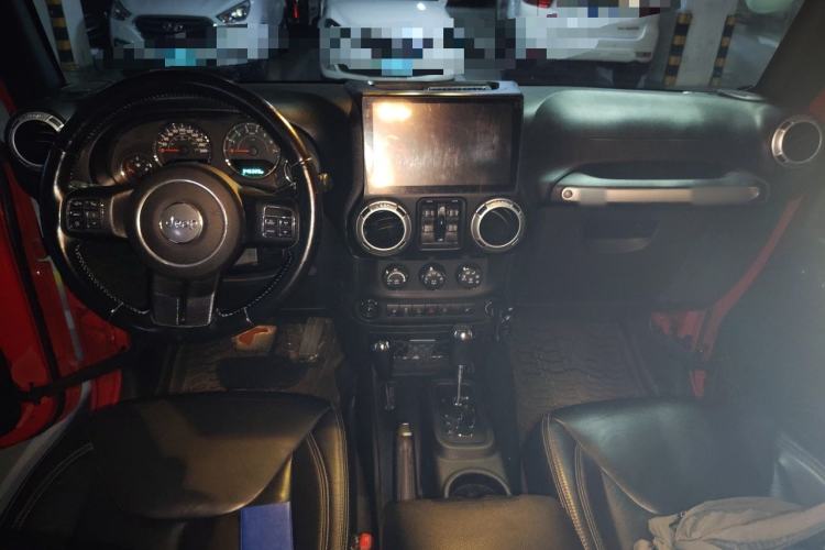 Used Jeep Wrangler 2017 3.0L Sahara Four-Door Comfort Edition Center Console