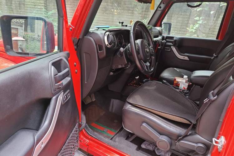 Used Jeep Wrangler 2017 3.0L Sahara Four-Door Comfort Edition Driver Seat