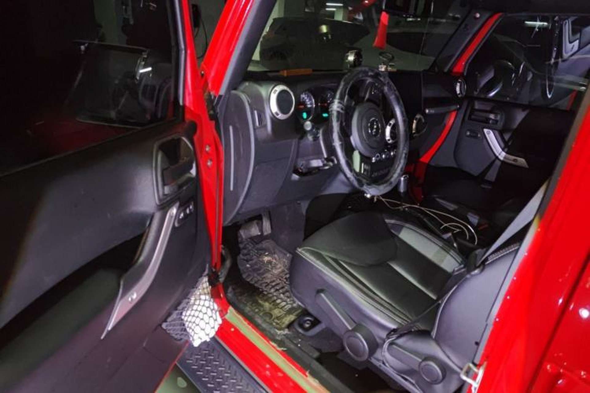 Used Jeep Wrangler 2017 3.0L Sahara Four-Door Comfort Edition Driver Seat