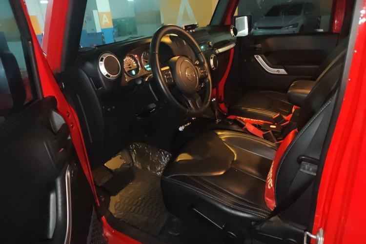 Used Jeep Wrangler 2017 3.6L Rubicon Four-Door Comfort Edition Driver Seat