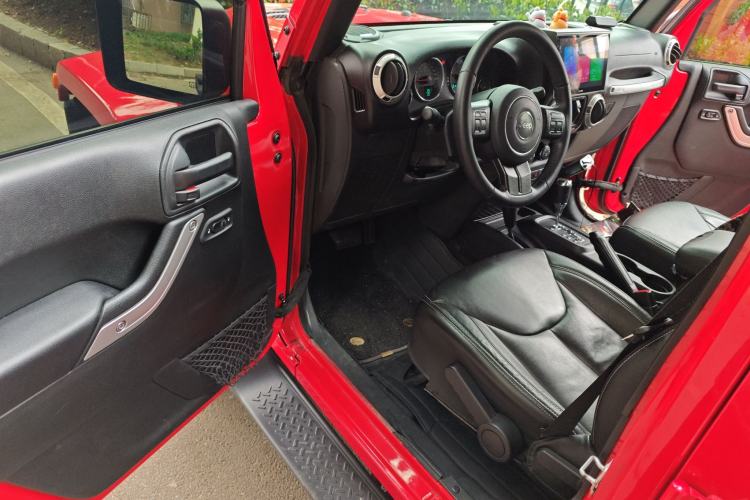 Used Jeep Wrangler 2017 3.0L Sahara Four-Door Comfort Edition Driver Seat