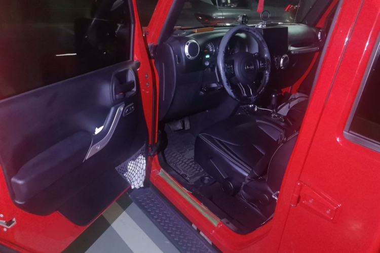 Used Jeep Wrangler 2017 3.0L Sahara Four-Door Comfort Edition Driver Seat