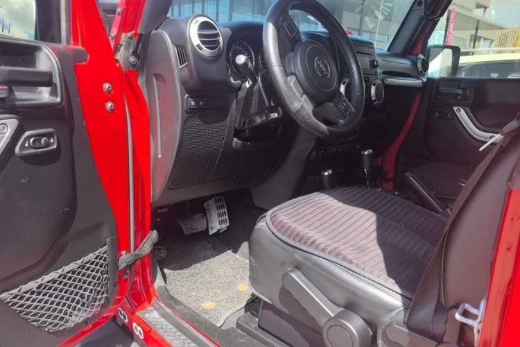 Used Jeep Wrangler 2017 3.6L Rubicon Two-Door Comfort Edition Driver Seat