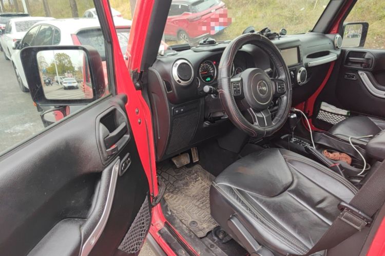 Used Jeep Wrangler 2017 3.6L Rubicon Four-Door Comfort Edition Driver Seat