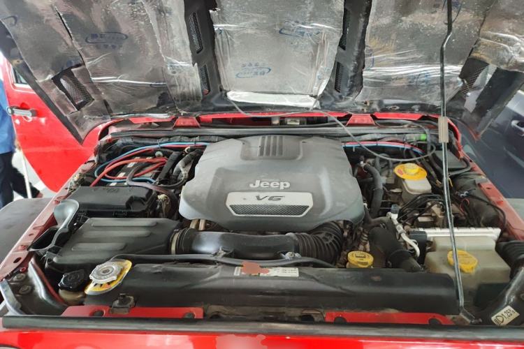 Used Jeep Wrangler 2017 3.6L Rubicon Four-Door Comfort Edition Engine Bay
