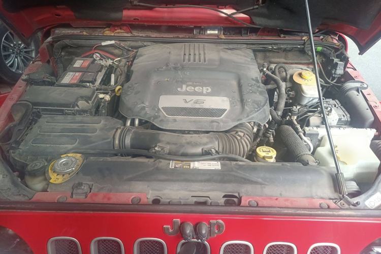 Used Jeep Wrangler 2017 3.0L Sahara Four-Door Comfort Edition Engine Bay