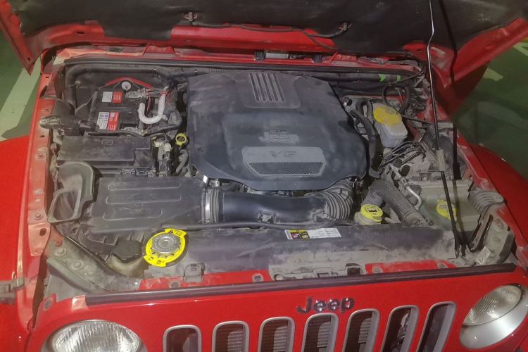 Used Jeep Wrangler 2017 3.0L Sahara Four-Door Comfort Edition Engine Bay