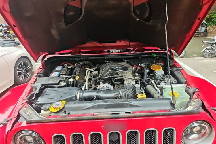 Used Jeep Wrangler 2017 3.0L Sahara Four-Door Comfort Edition Engine Bay