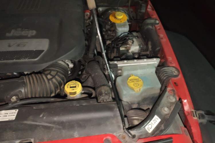 Used Jeep Wrangler 2017 3.6L Rubicon Four-Door Comfort Edition Engine Bay Left