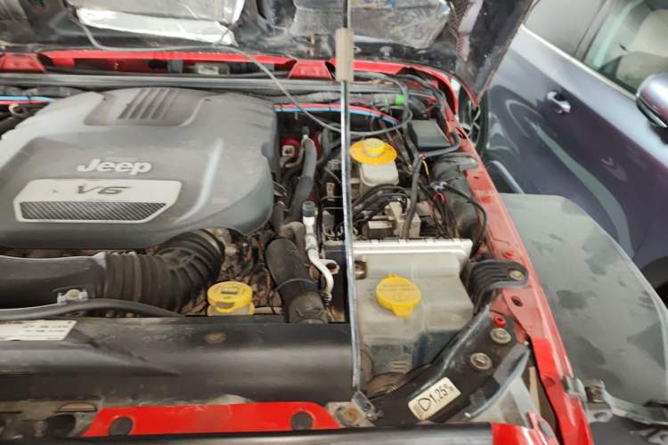 Used Jeep Wrangler 2017 3.6L Rubicon Four-Door Comfort Edition Engine Bay Left