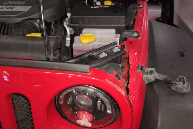 Used Jeep Wrangler 2017 3.6L Rubicon Four-Door Comfort Edition Engine Bay Left