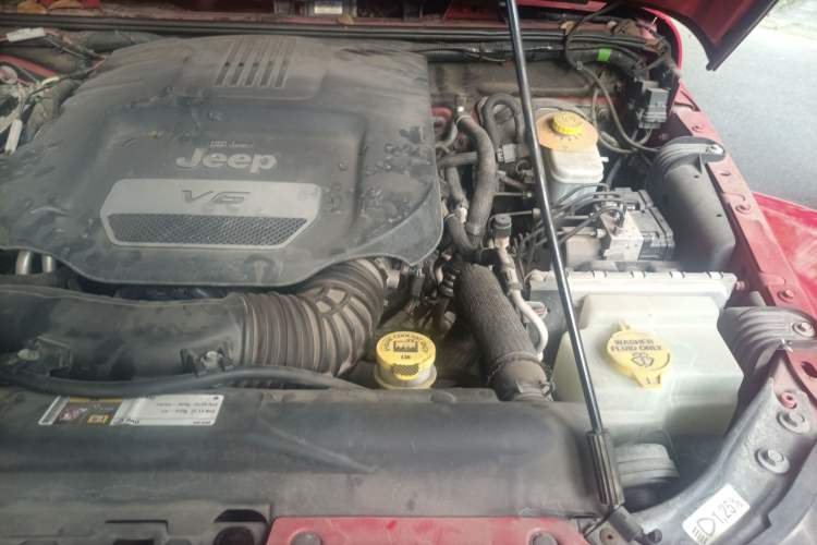 Used Jeep Wrangler 2017 3.0L Sahara Four-Door Comfort Edition Engine Bay Left