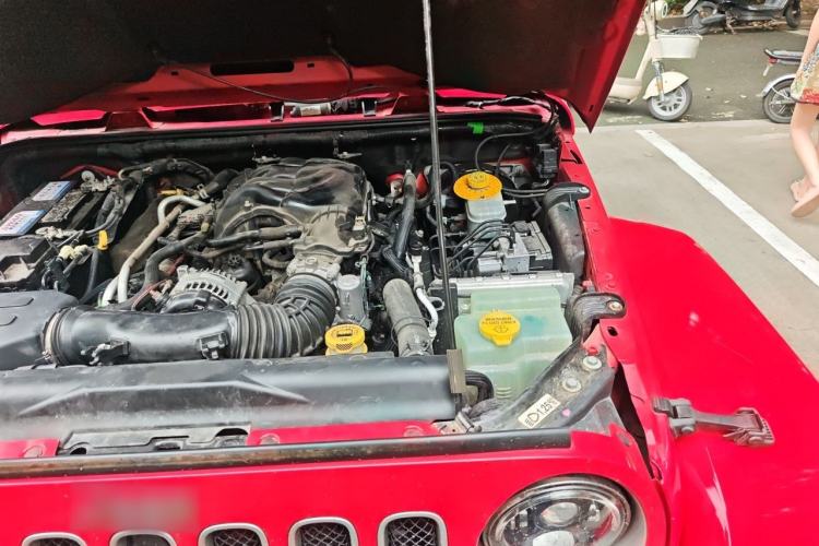 Used Jeep Wrangler 2017 3.0L Sahara Four-Door Comfort Edition Engine Bay Left