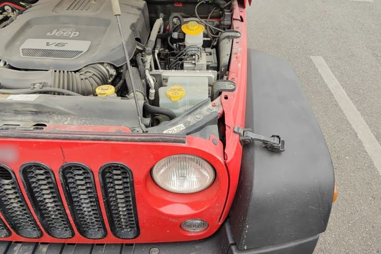 Used Jeep Wrangler 2017 3.6L Rubicon Four-Door Comfort Edition Engine Bay Left