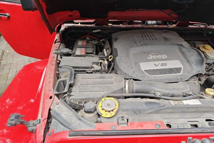 Used Jeep Wrangler 2017 3.0L Sahara Four-Door Comfort Edition Engine Bay Right