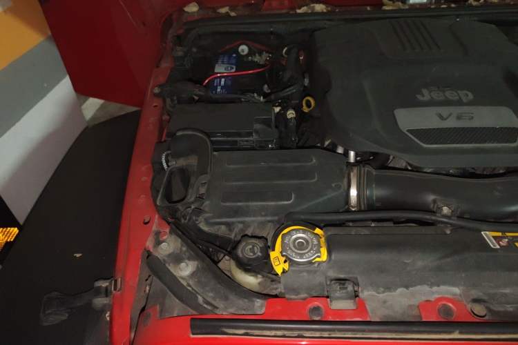 Used Jeep Wrangler 2017 3.6L Rubicon Four-Door Comfort Edition Engine Bay Right