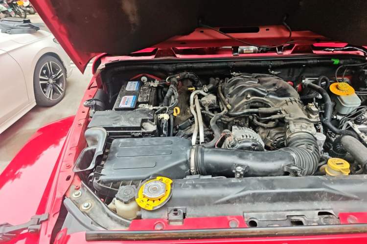 Used Jeep Wrangler 2017 3.0L Sahara Four-Door Comfort Edition Engine Bay Right