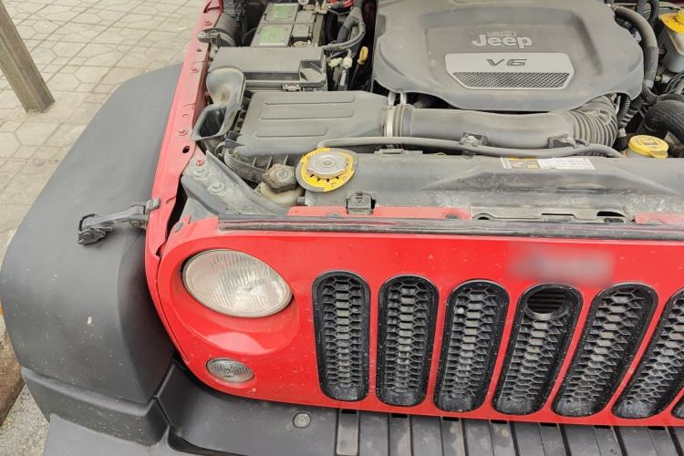 Used Jeep Wrangler 2017 3.6L Rubicon Four-Door Comfort Edition Engine Bay Right