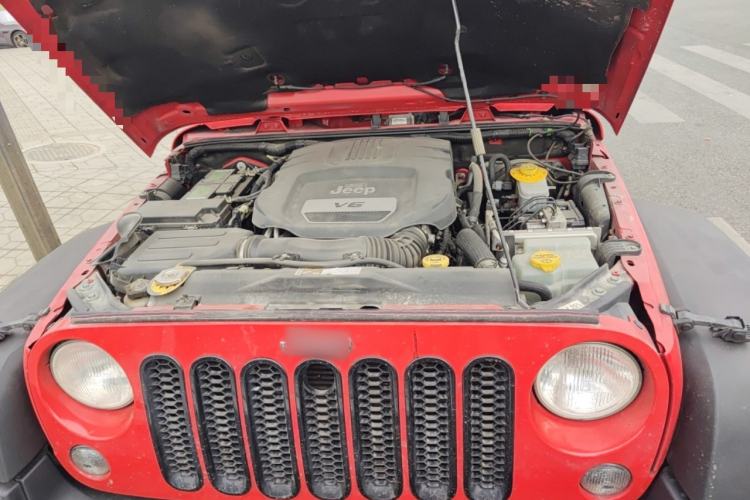 Used Jeep Wrangler 2017 3.6L Rubicon Four-Door Comfort Edition Engine Bay