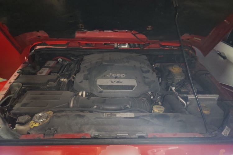 Used Jeep Wrangler 2017 3.0L Sahara Four-Door Comfort Edition Engine Bay