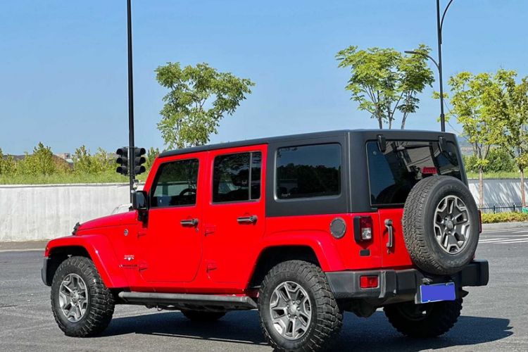 Used Jeep Wrangler 2017 3.0L Sahara Four-Door Comfort Edition Exterior 2
