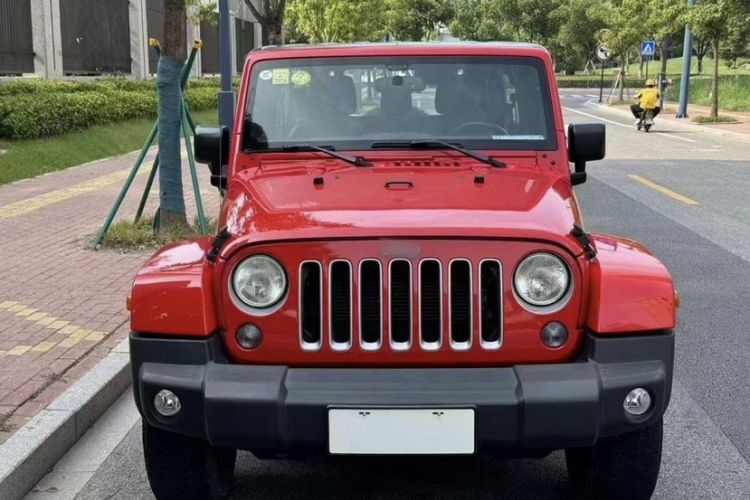 Used Jeep Wrangler 2017 3.0L Sahara Four-Door Comfort Edition Exterior 2