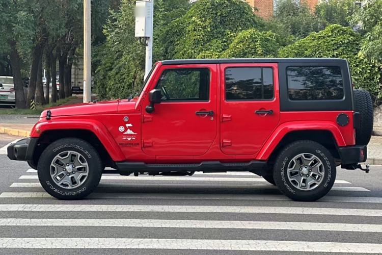 Used Jeep Wrangler 2017 3.0L Sahara Four-Door Comfort Edition Exterior 3