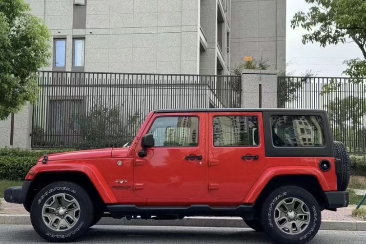 Used Jeep Wrangler 2017 3.0L Sahara Four-Door Comfort Edition Exterior 3