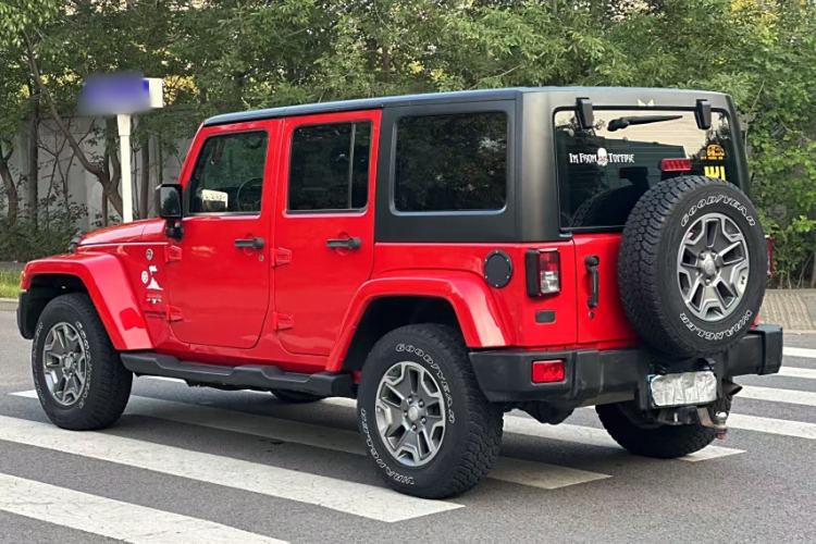 Used Jeep Wrangler 2017 3.0L Sahara Four-Door Comfort Edition Exterior 4