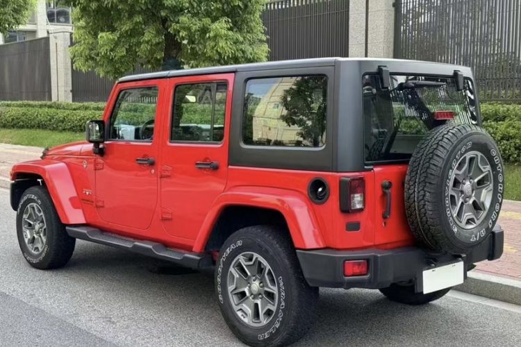 Used Jeep Wrangler 2017 3.0L Sahara Four-Door Comfort Edition Exterior 4
