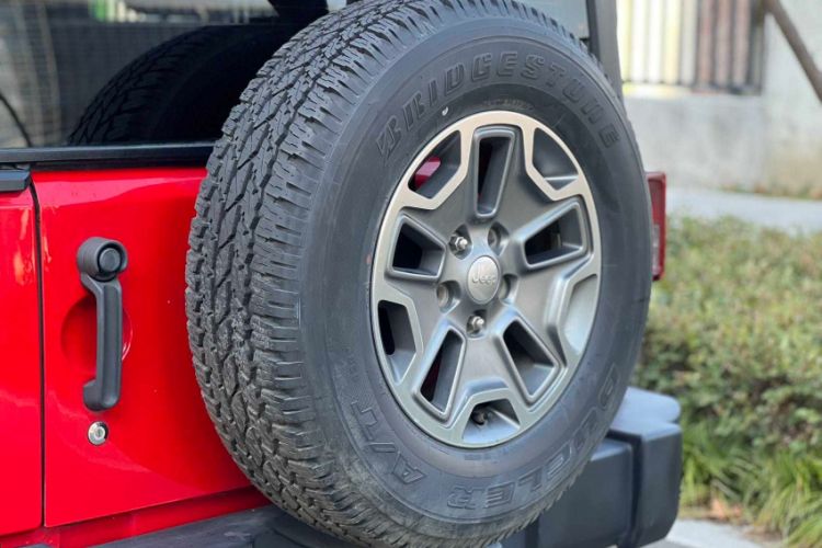 Used Jeep Wrangler 2017 3.0L Sahara Four-Door Comfort Edition Exterior 7