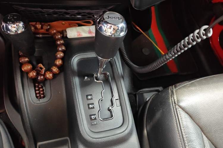 Used Jeep Wrangler 2017 3.0L Sahara Four-Door Comfort Edition Gear Lever