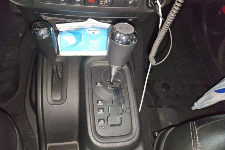 Used Jeep Wrangler 2017 3.0L Sahara Four-Door Comfort Edition Gear Lever