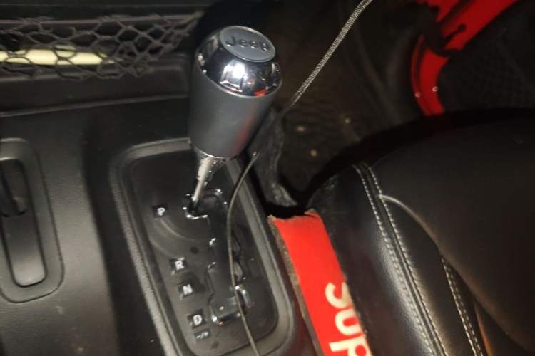 Used Jeep Wrangler 2017 3.6L Rubicon Four-Door Comfort Edition Gear Lever
