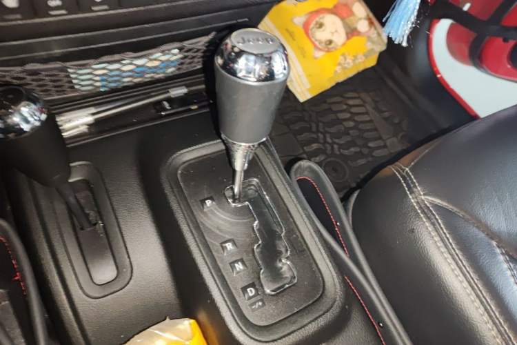 Used Jeep Wrangler 2017 3.6L Rubicon Four-Door Comfort Edition Gear Lever
