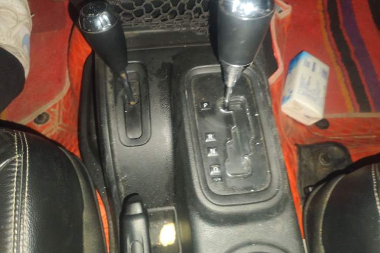 Used Jeep Wrangler 2017 3.0L Sahara Four-Door Comfort Edition Gear Lever